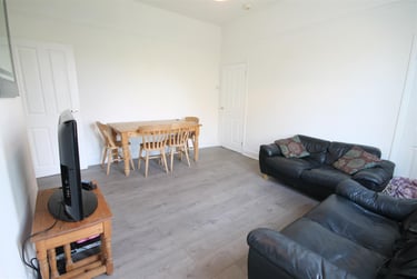 3 bed flat, Lyndhurst Avenue, Jesmond, Newcastle, NE23HH - Image 2